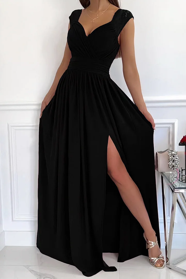 Ärmelloses Spitzenkleid mit Saum- und Rückenschlitzdetails